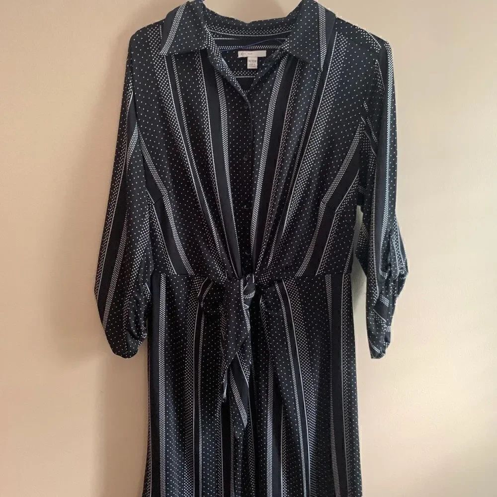 Est 1946 belted black and white dress